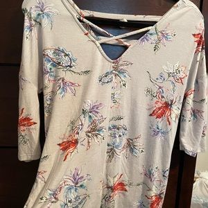 Moving to a smaller closet sale!!   DayTrip gray floral 3/4 sleeve knit top.